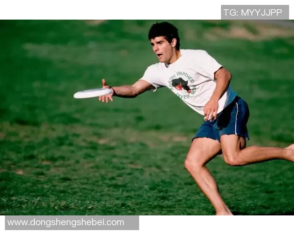 南京飞盘队边路渗透战术解析与运动飞盘发展探讨